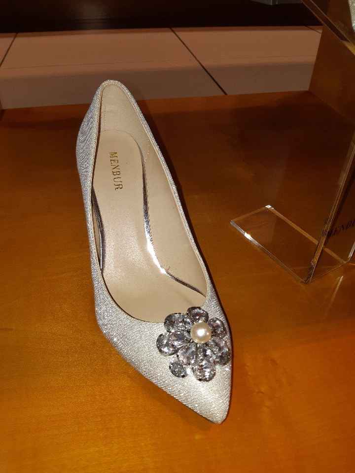 Necesito ayuda con los zapatos - 1