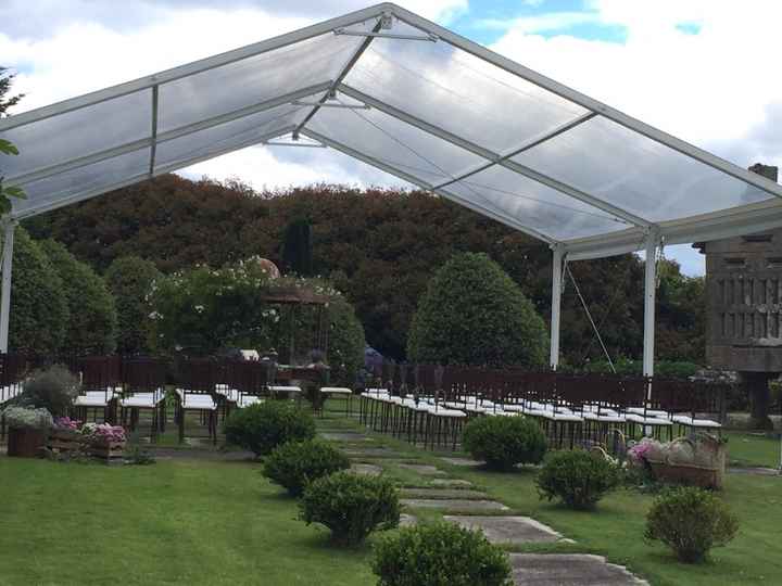 Jardín con carpa en el pazo de Santa Cruz