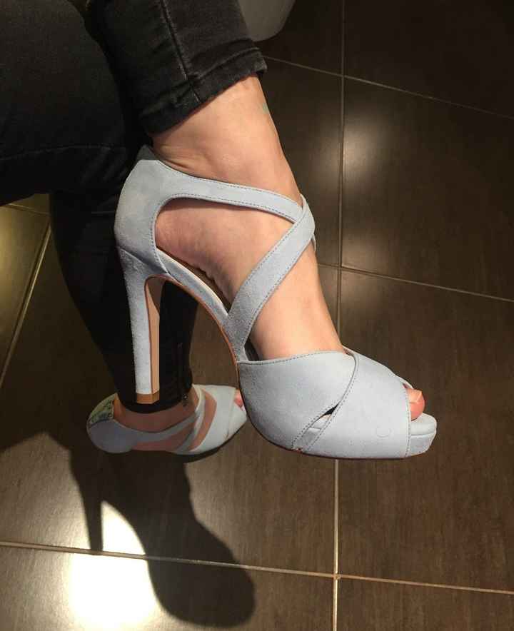 Sandalias ante azul clarito
