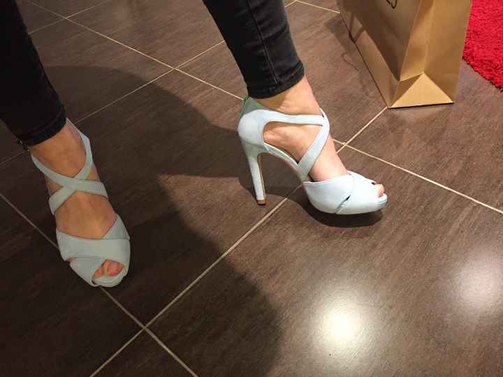 Sandalias ante azul clarito