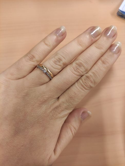 ¡Comenta si tu anillo de pedida se parece o no al de Cris! 💍 6