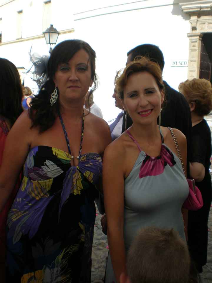 con mi prima en una boda