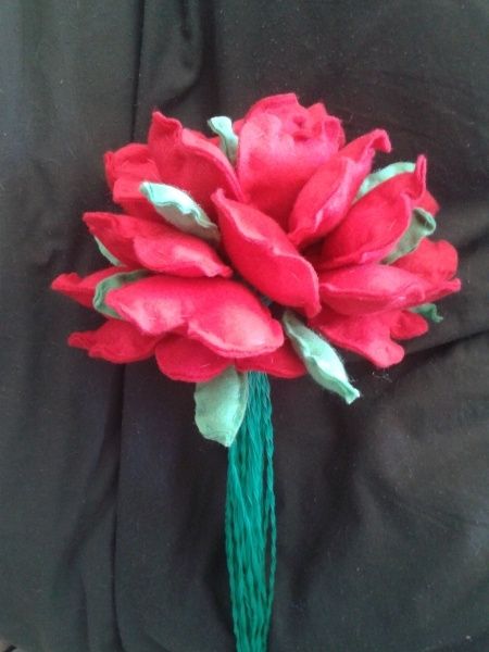 ramo de corazones de fieltro