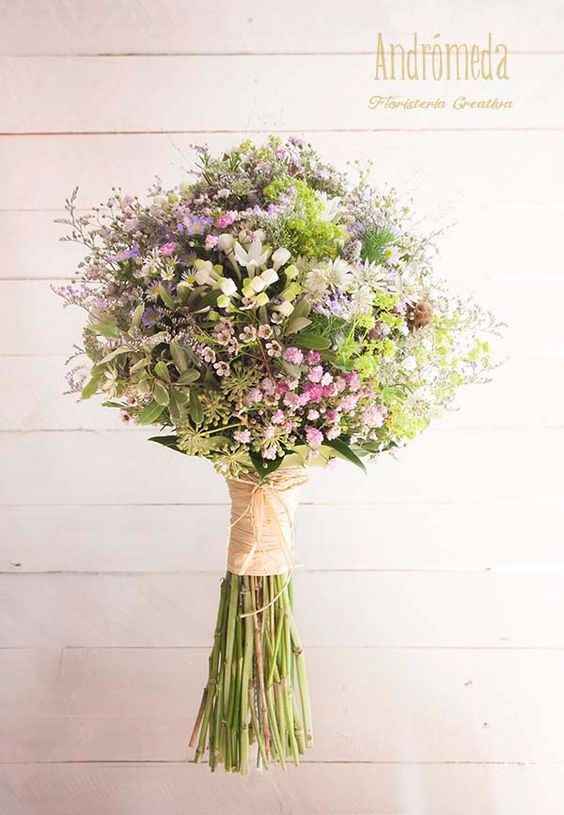 Ramo de novia con flores silvestres
