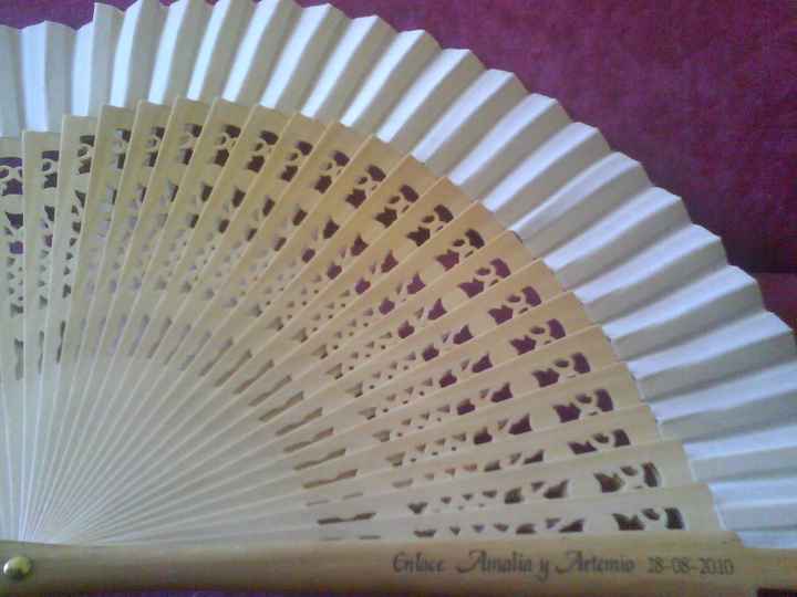 El detalle para las mujeres, abanicos.