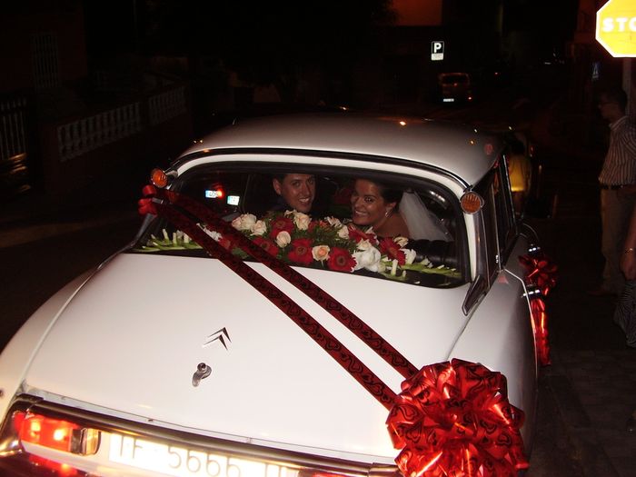 Recien casados, rumbo al restaurante