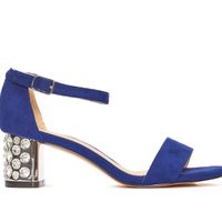 Busca y captura de sandalias azules - 1
