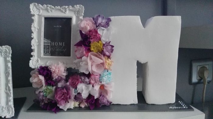 iniciales con flores de papel de seda 1