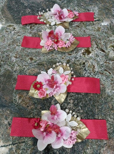 Ya he terminado los corsages para mis damas!! - 1