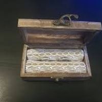 Porta anillos en un cofre - 1