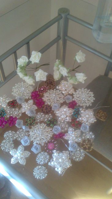 Ramo de broches y flores - 1