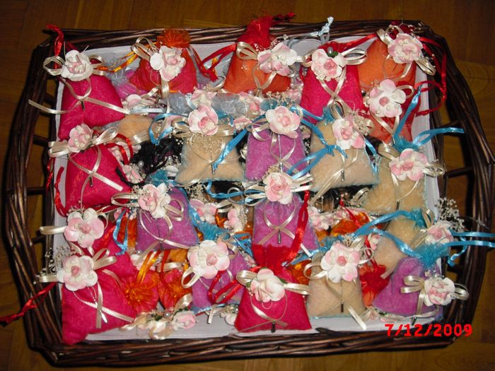 cesta con alfileres