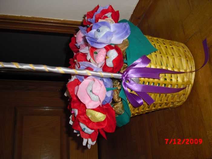 cesta con rosas