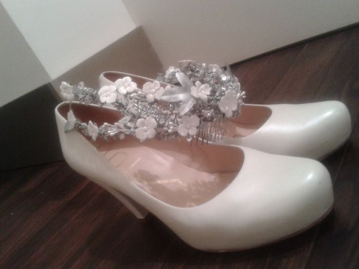 Zapatos y tocado