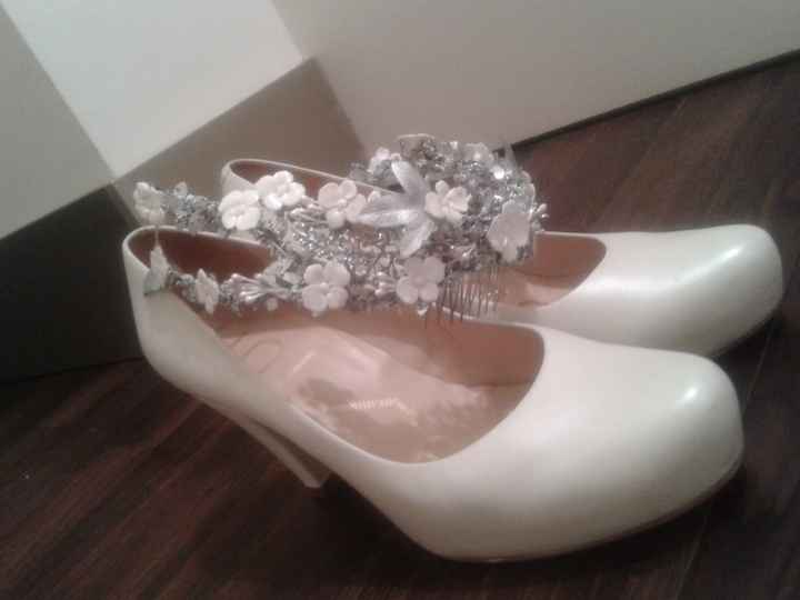 Zapatos y tocado