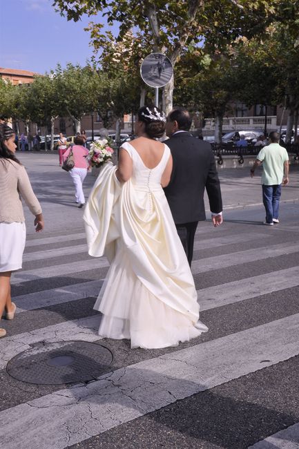 caminando hacia la ceremonia
