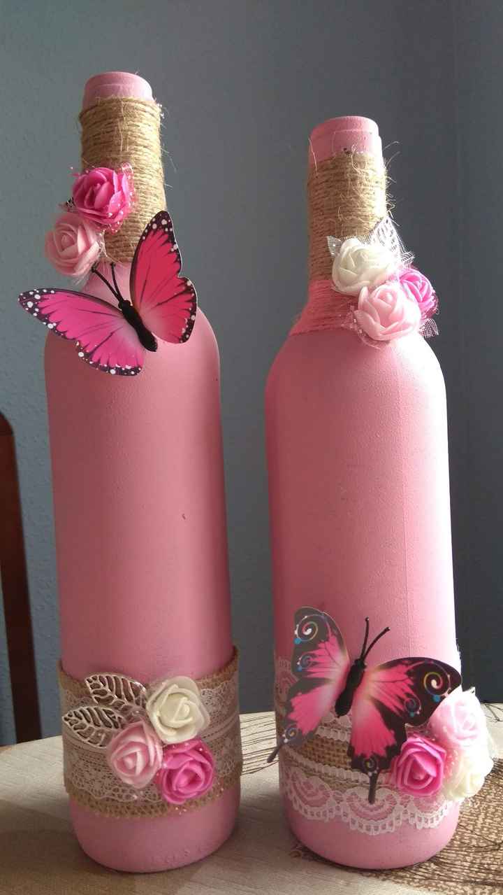 Botellas rosas con mariposas