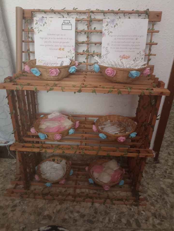 Mueblecito para la entrada de la iglesia - 1