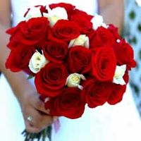 Ramo Rosas Rojas y Blancas 5