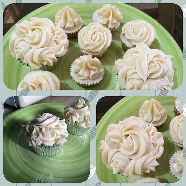 cupcakes de limon con buttercream  de chocolate blanco