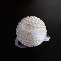 Mi porta alianzas de perlas 