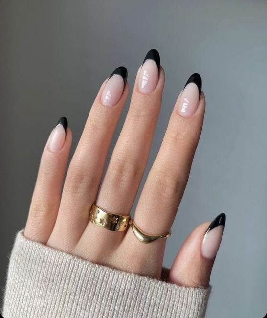 Manicuras en negro para novias alternativas 🖤 1