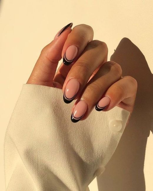 Manicuras en negro para novias alternativas 🖤 2