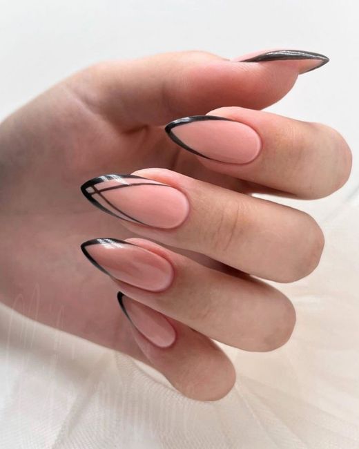 Manicuras en negro para novias alternativas 🖤 3