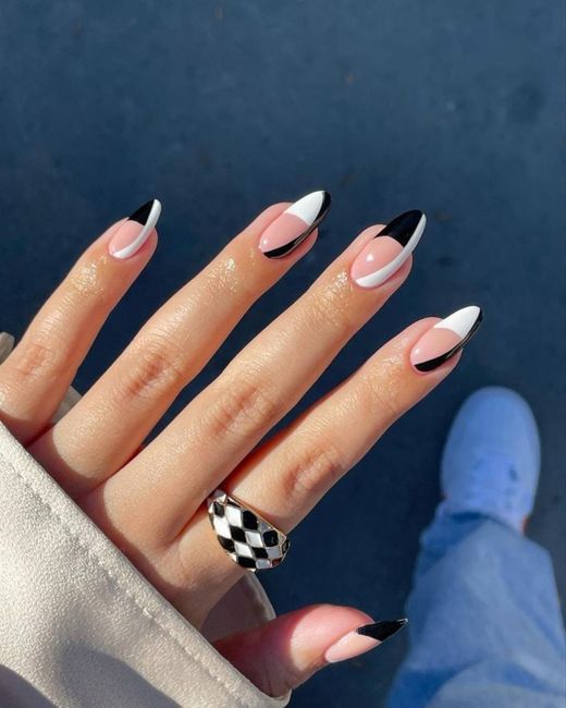 Manicuras en negro para novias alternativas 🖤 6