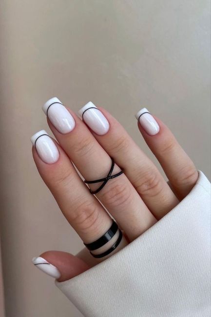 Manicuras en negro para novias alternativas 🖤 13