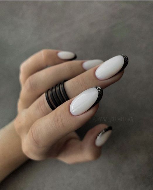 Manicuras en negro para novias alternativas 🖤 14