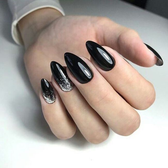 Manicuras en negro para novias alternativas 🖤 15