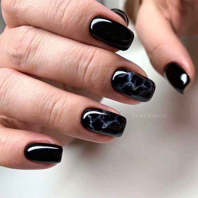 Manicuras en negro para novias alternativas 🖤 16