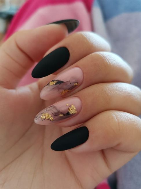 Manicuras en negro para novias alternativas 🖤 18