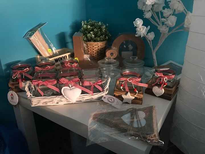 Sabéis donde puedo encontrar botes para el candy? - 1