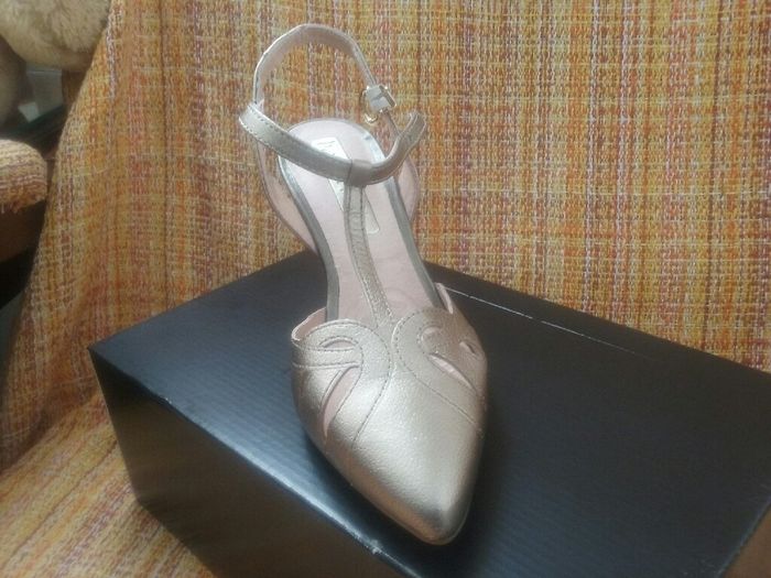 ¿cúales son vuestros zapatos? ¿blancos o de color? - 1