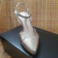¿cúales son vuestros zapatos? ¿blancos o de color? - 1