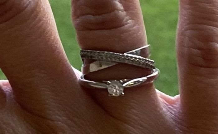 Mi anillo de compromiso barato 2