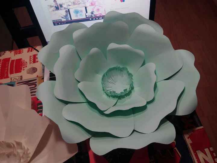 Letras gigantes y flores de papel - 2