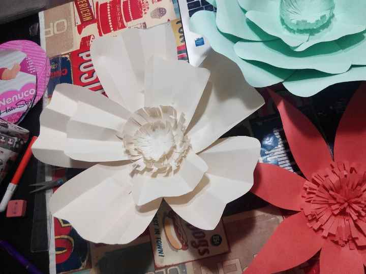 Letras gigantes y flores de papel - 3