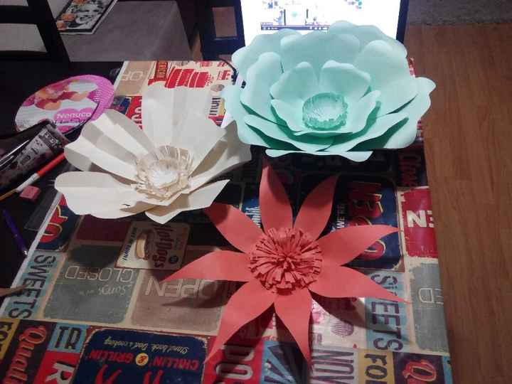 Letras gigantes y flores de papel - 4