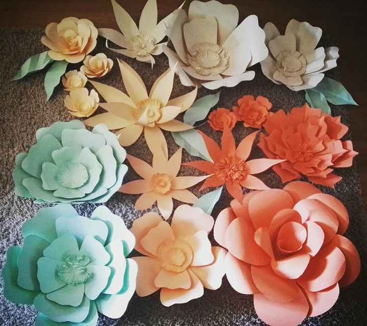 Letras gigantes y flores de papel - 1