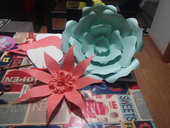 Letras gigantes y flores de papel - 5