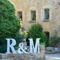 Letras gigantes y flores de papel - 1