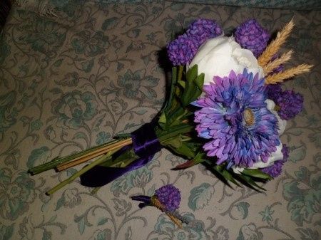 Mi ramo y prendido novio, con flores de tela