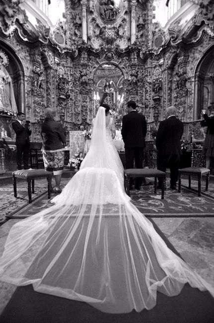 Iglesia y velo.