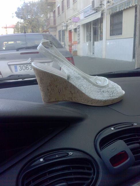 Alpargatas de cuña en lugar de zapatos de tacón - 1