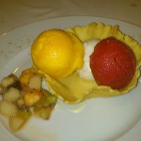 tulipas de helado de limon,mandarinas y frambuesas