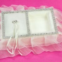 complemento para la novia, anillos y arras