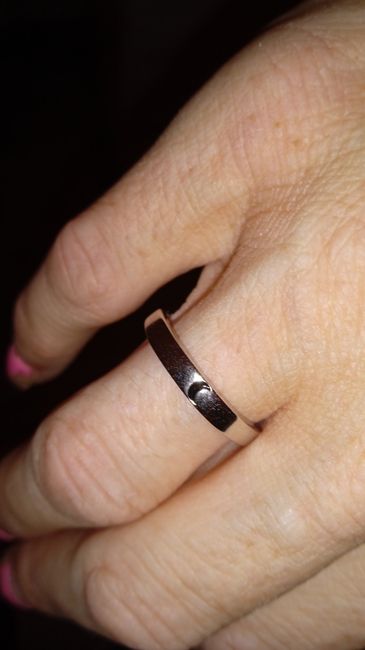 ¡Comenta si tu anillo de pedida se parece o no al de Cris! 💍 2